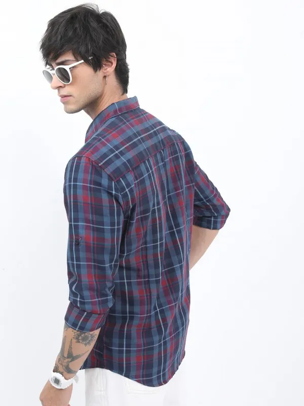  Highlander Men Navy Blue Checked Slim Fit Casual Shirts