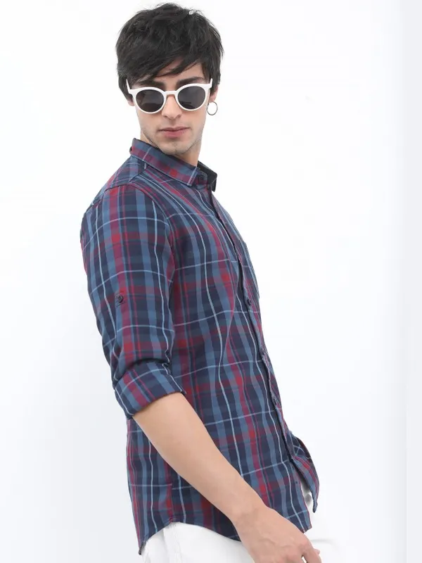  Highlander Men Navy Blue Checked Slim Fit Casual Shirts