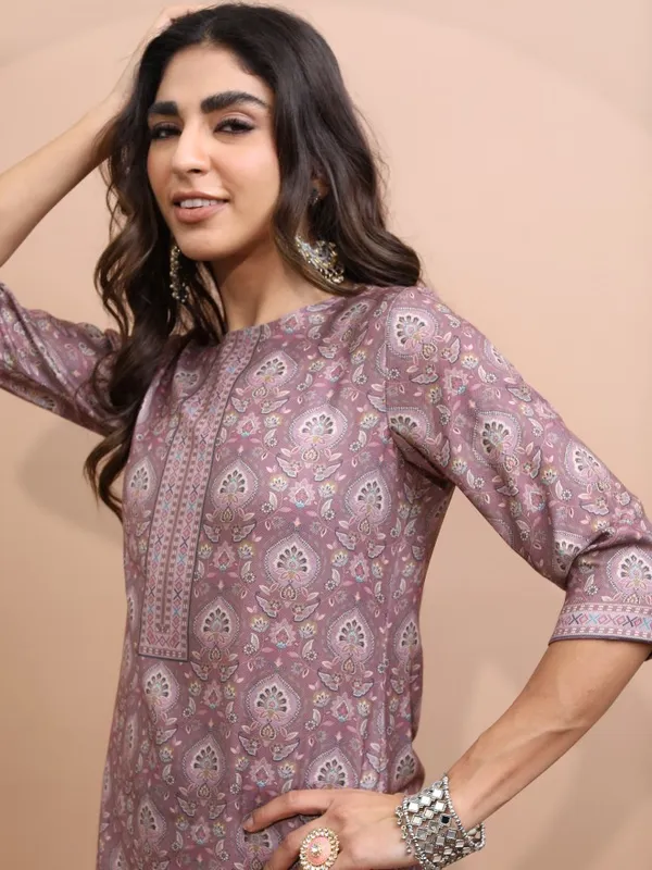  Vishudh Women Magenta Printed Kurta Sets