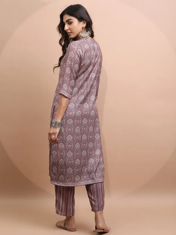  Vishudh Women Magenta Printed Kurta Sets