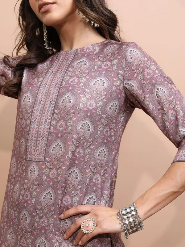  Vishudh Women Magenta Printed Kurta Sets