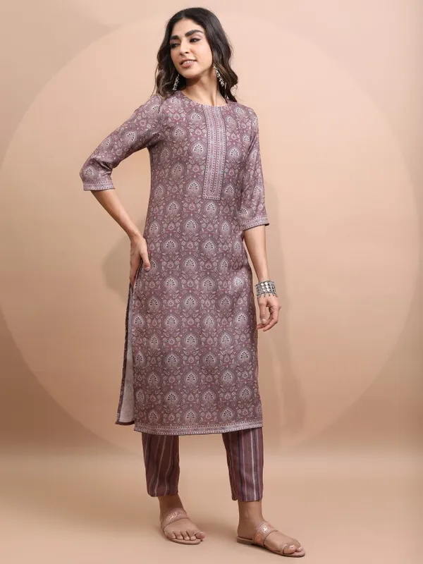  Vishudh Women Magenta Printed Kurta Sets