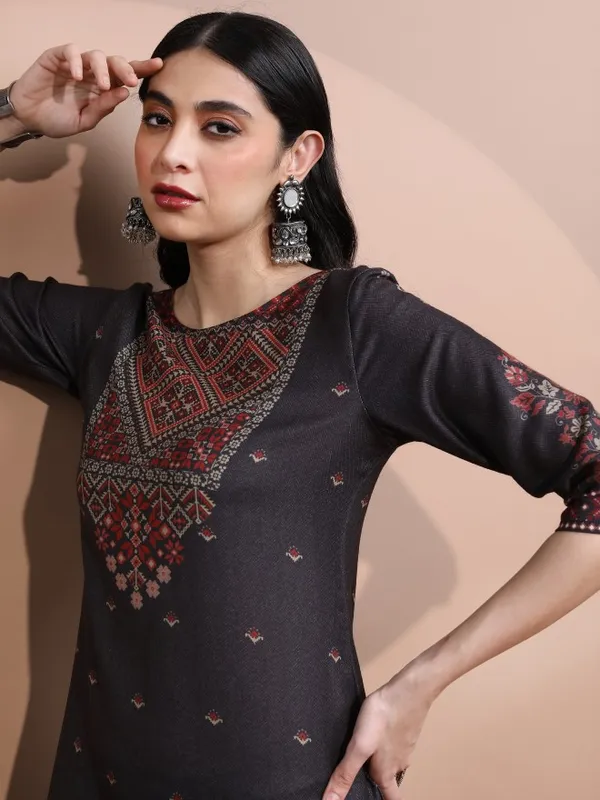  Vishudh Women Black Printed Kurta Sets