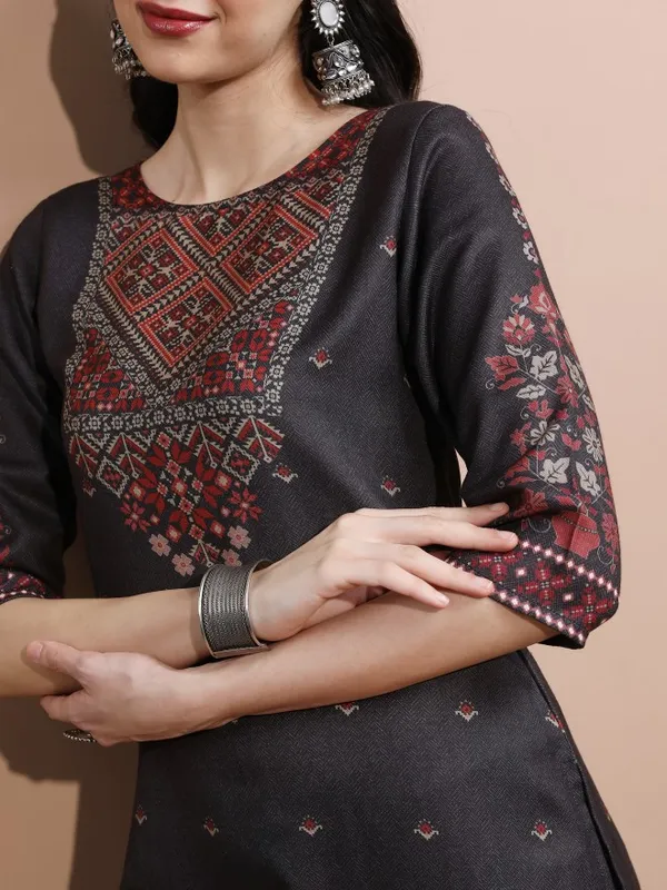  Vishudh Women Black Printed Kurta Sets