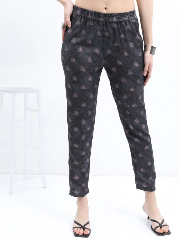  Ketch Women Black Printed Kurta Sets