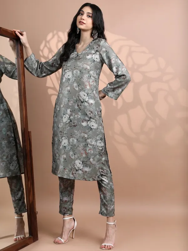  Vishudh Women Green Printed Kurta Sets