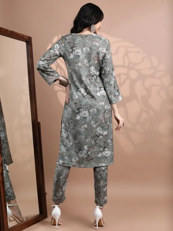  Vishudh Women Green Printed Kurta Sets