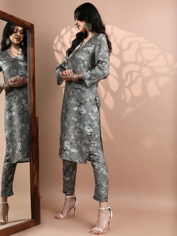  Vishudh Women Green Printed Kurta Sets