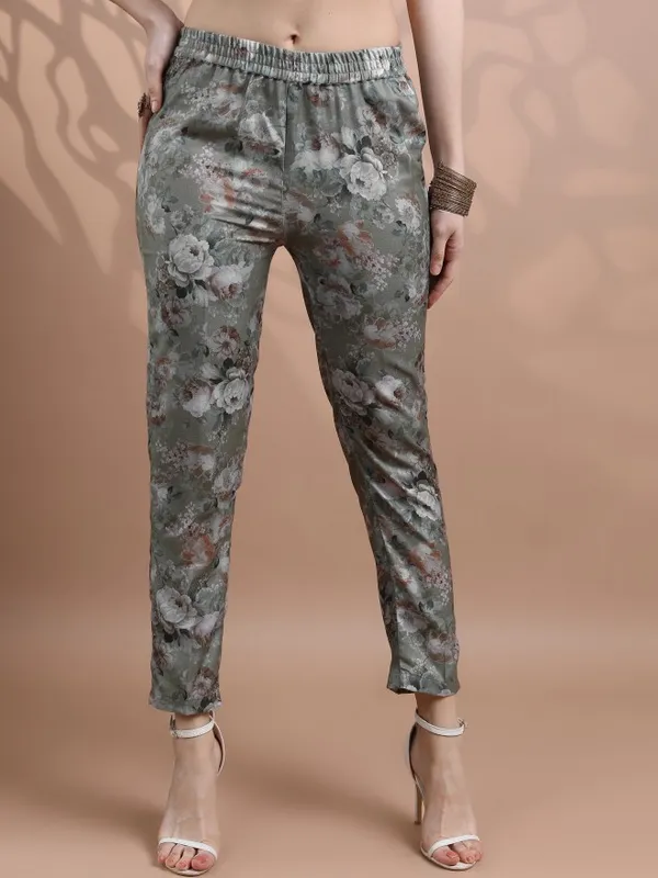  Vishudh Women Green Printed Kurta Sets