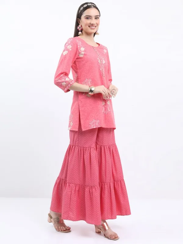 Vishudh Women Pink Printed Kurta With Sharara