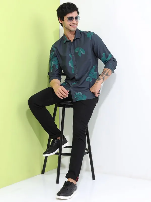  Highlander Men Teal Printed Slim Fit Casual Shirts