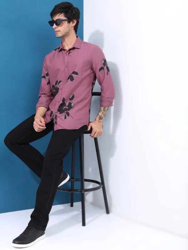  Highlander Men Mauve Printed Slim Fit Casual Shirts