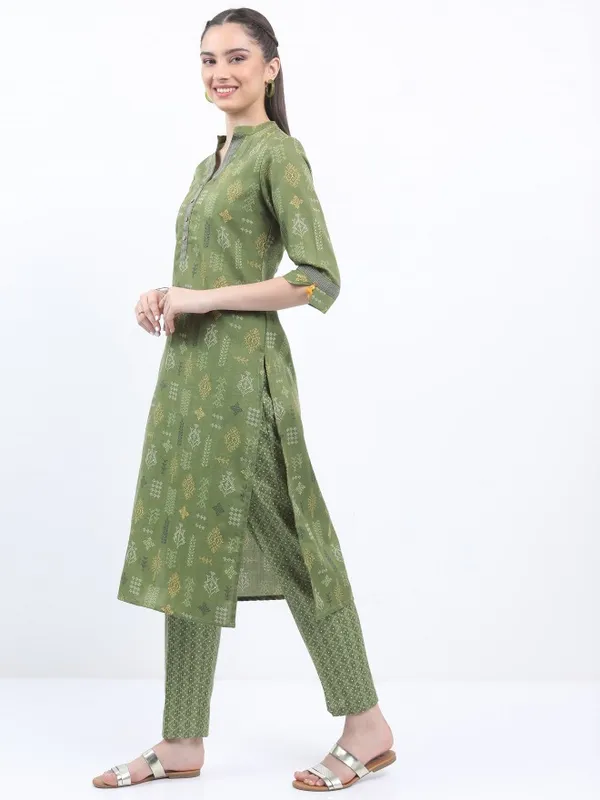 Vishudh Women Olive Printed Kurta With Trouser