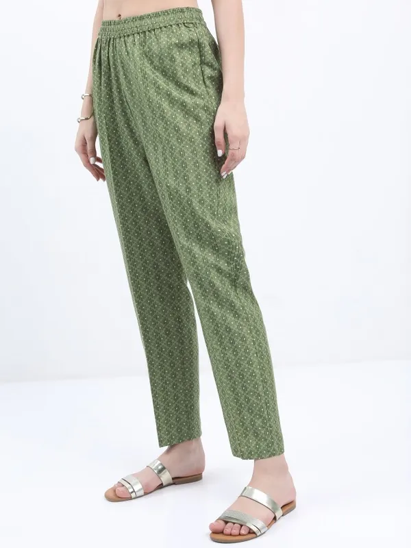 Vishudh Women Olive Printed Kurta With Trouser