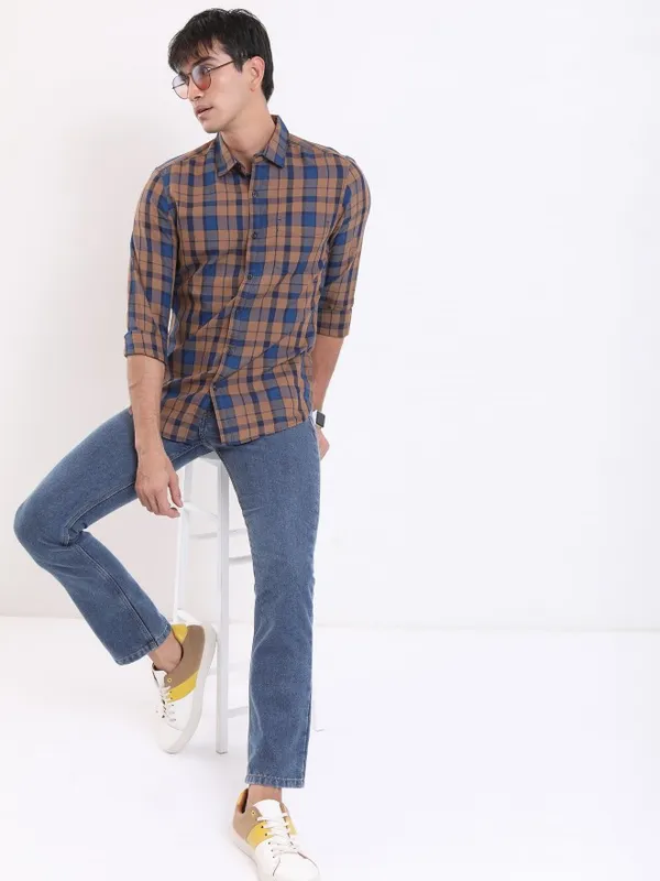  Highlander Men Brown Checked Slim Fit Casual Shirts