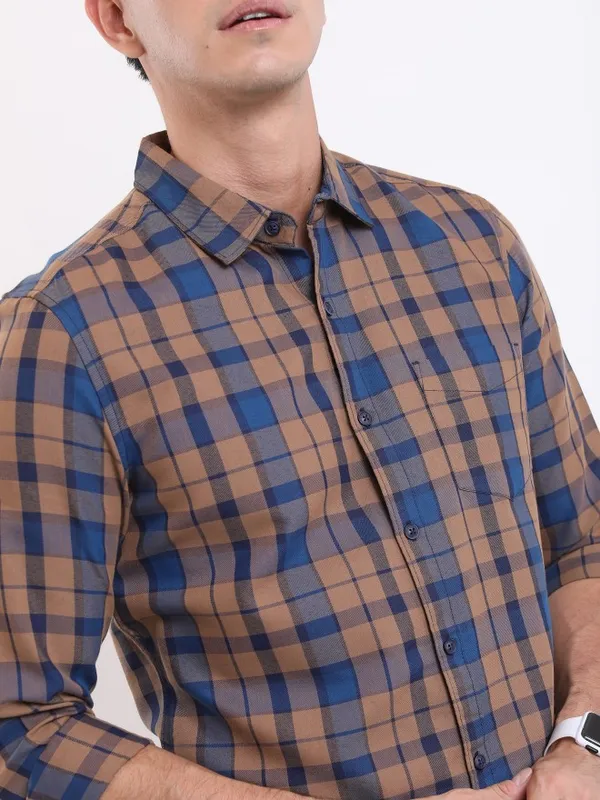  Highlander Men Brown Checked Slim Fit Casual Shirts