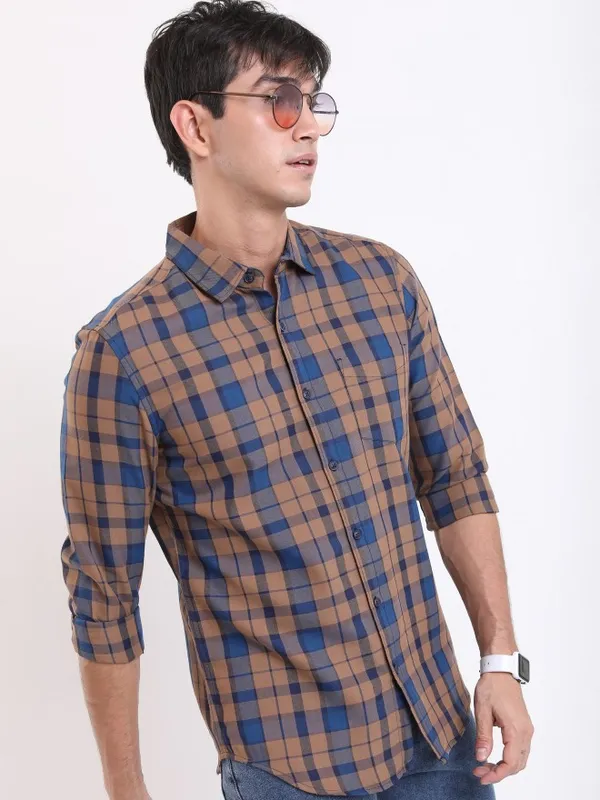 Highlander Men Brown Checked Slim Fit Casual Shirts