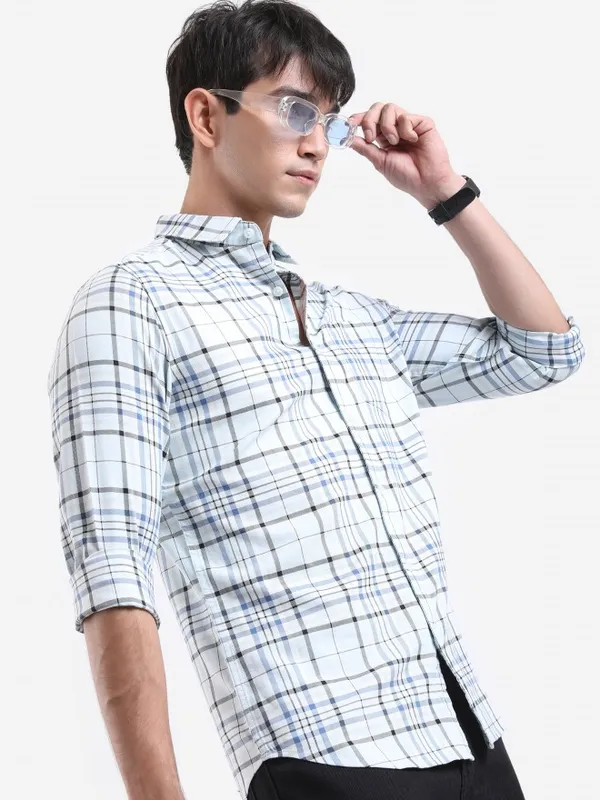  Highlander Men Blue Checked Slim Fit Casual Shirts