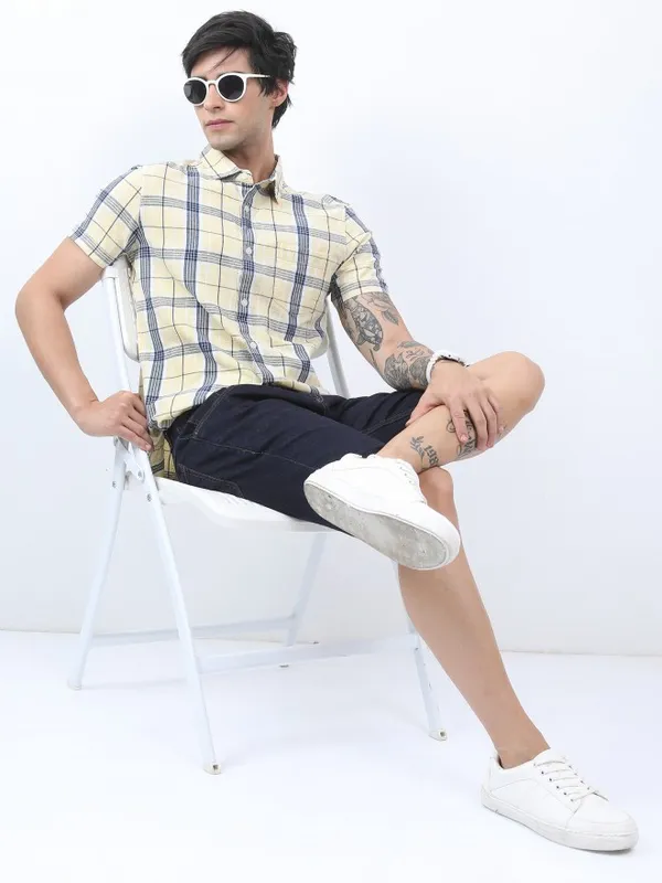  Highlander Men Yellow Checked Slim Fit Casual Shirts