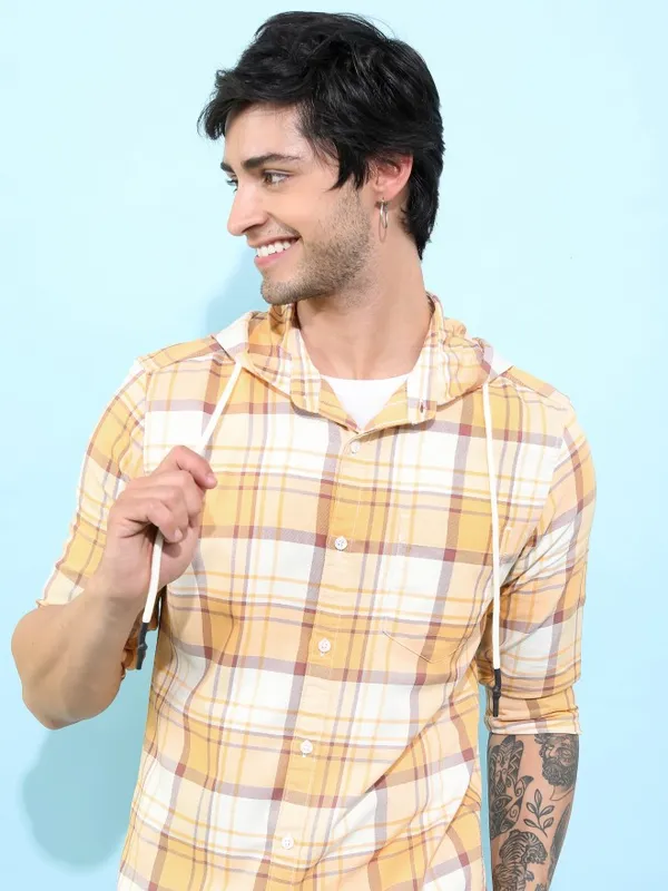  Highlander Men Yellow Checked Slim Fit Casual Shirts