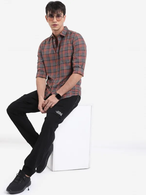  Highlander Men Grey Checked Slim Fit Casual Shirts