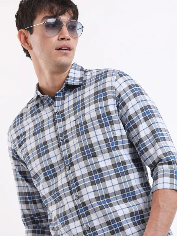  Highlander Men Blue Checked Slim Fit Casual Shirts