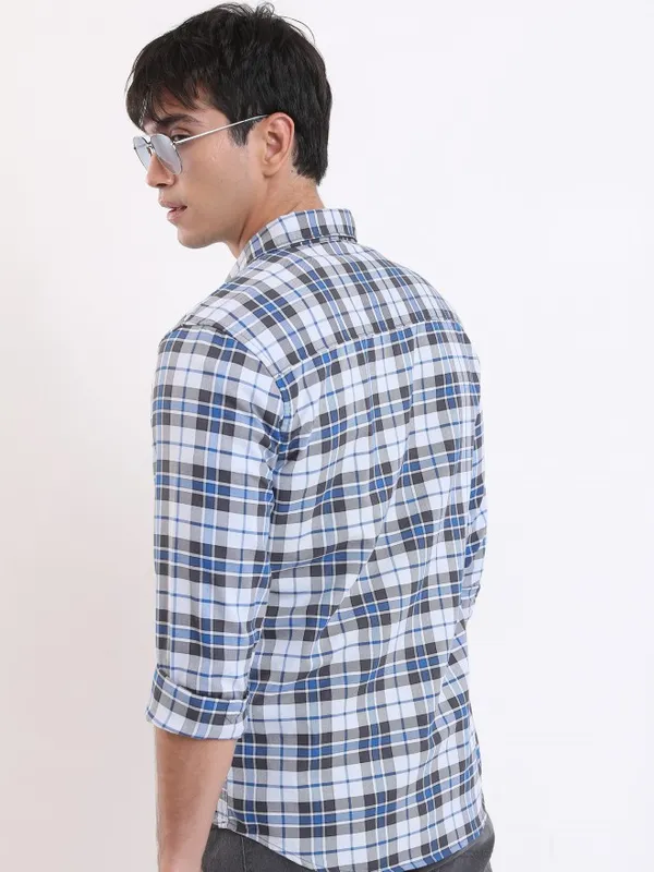  Highlander Men Blue Checked Slim Fit Casual Shirts