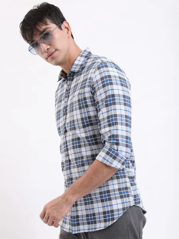  Highlander Men Blue Checked Slim Fit Casual Shirts