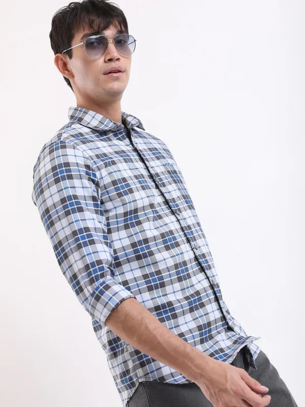  Highlander Men Blue Checked Slim Fit Casual Shirts