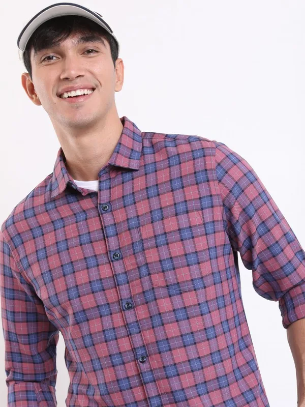  Highlander Men Pink Checked Slim Fit Casual Shirts