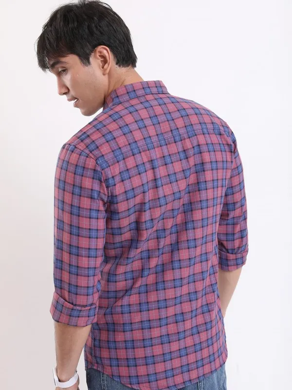  Highlander Men Pink Checked Slim Fit Casual Shirts