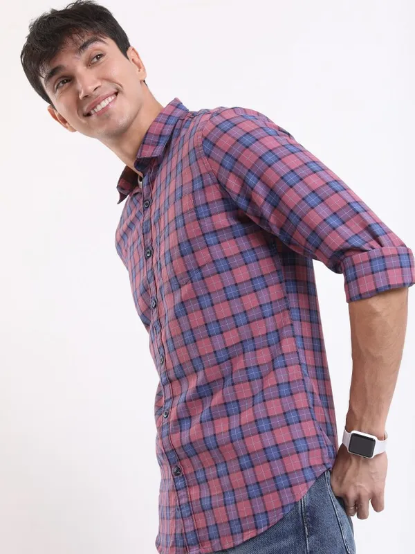  Highlander Men Pink Checked Slim Fit Casual Shirts