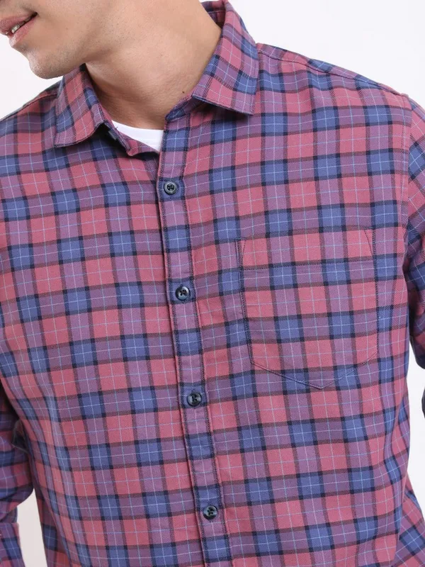  Highlander Men Pink Checked Slim Fit Casual Shirts
