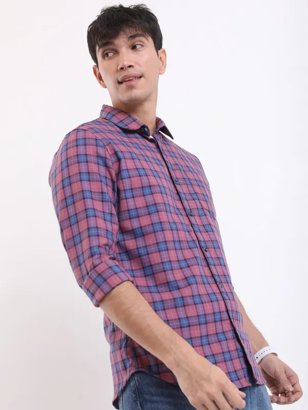  Highlander Men Pink Checked Slim Fit Casual Shirts