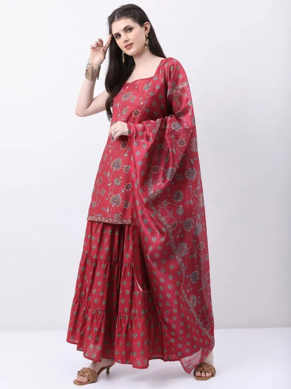  Vishudh Women Red Printed Kurta Sets