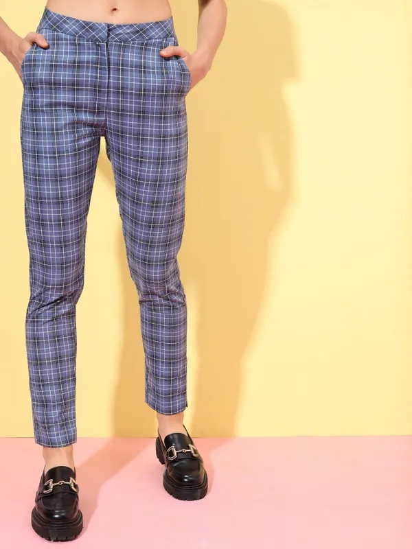  Tokyo Talkies Women Grey Checked Tapered Fit Casual Trousers