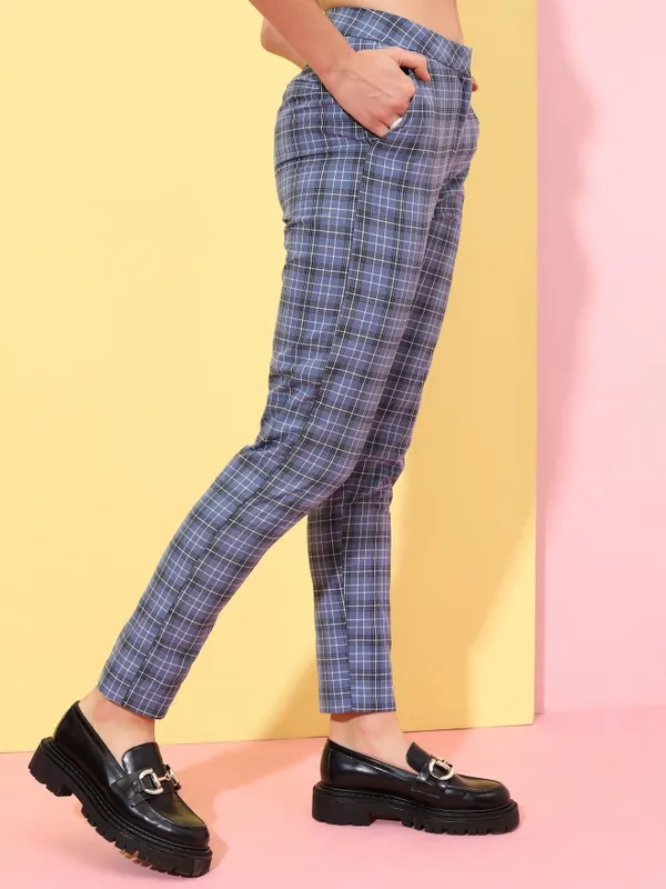  Tokyo Talkies Women Grey Checked Tapered Fit Casual Trousers