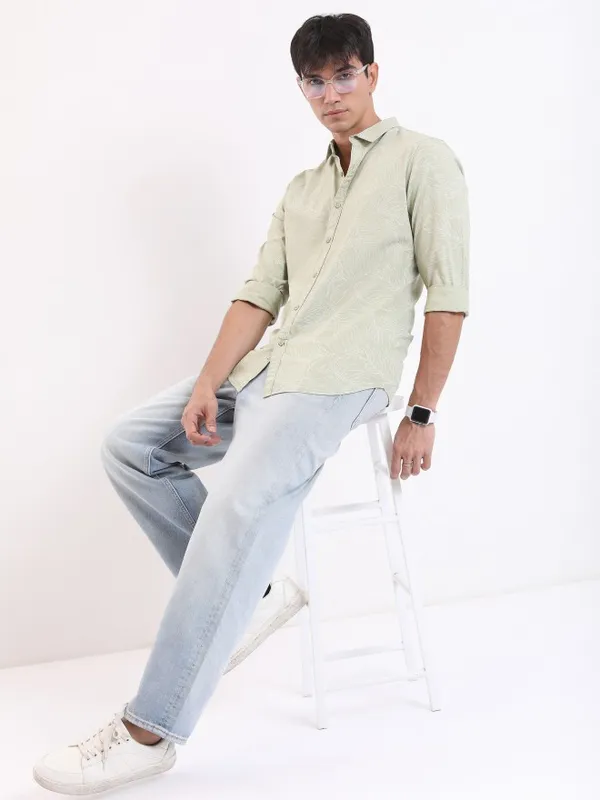  Ketch Men Green Printed Slim Fit Casual Shirts