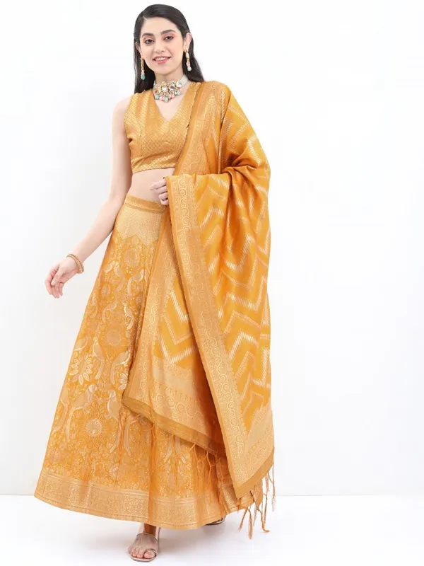  Ketch Women Yellow Printed Kurta Sets