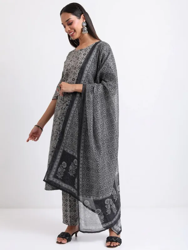  Vishudh Women Black Printed Kurta Sets
