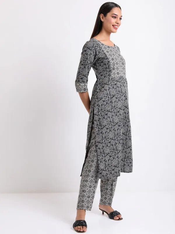  Vishudh Women Black Printed Kurta Sets