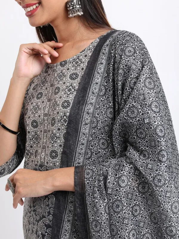  Vishudh Women Black Printed Kurta Sets