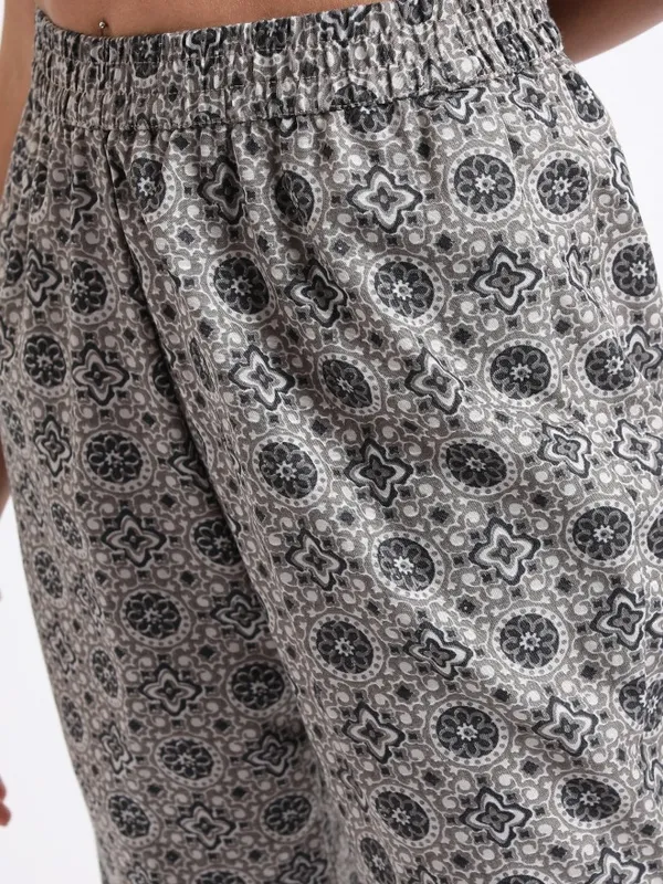  Vishudh Women Black Printed Kurta Sets