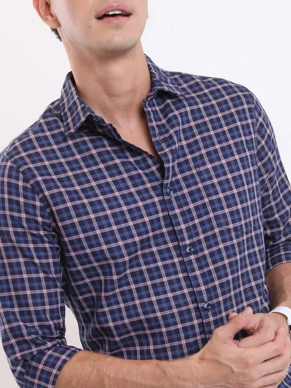  Highlander Men Navy Blue Checked Slim Fit Casual Shirts