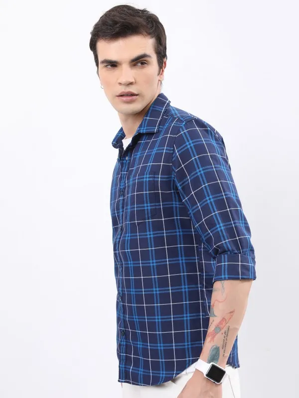  Highlander Men Navy Blue Checked Slim Fit Casual Shirts