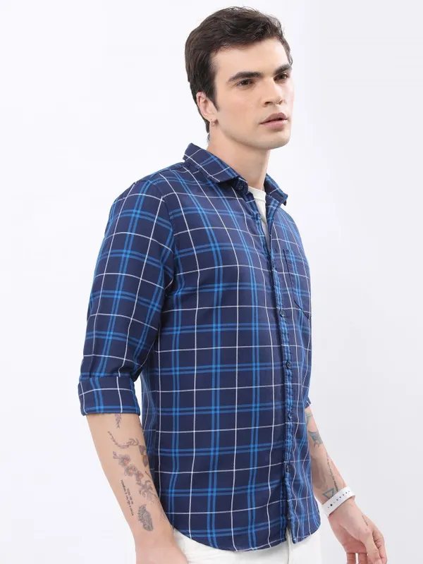  Highlander Men Navy Blue Checked Slim Fit Casual Shirts