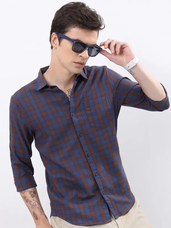  Highlander Men Navy Blue Checked Slim Fit Casual Shirts