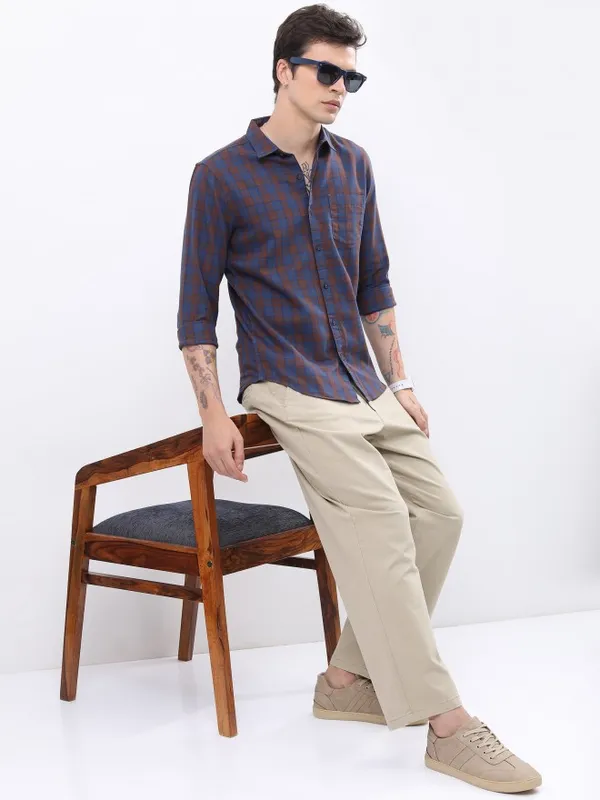  Highlander Men Navy Blue Checked Slim Fit Casual Shirts