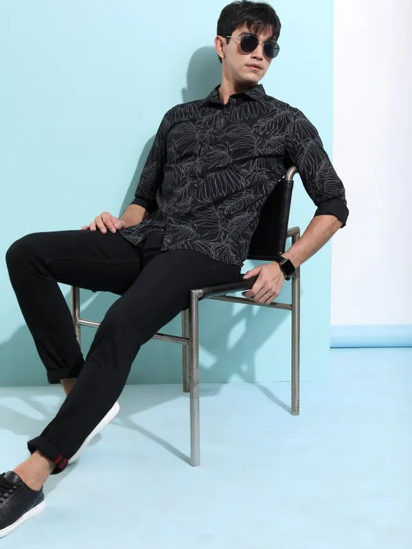 Highlander Men Black Printed Slim Fit Casual Shirts