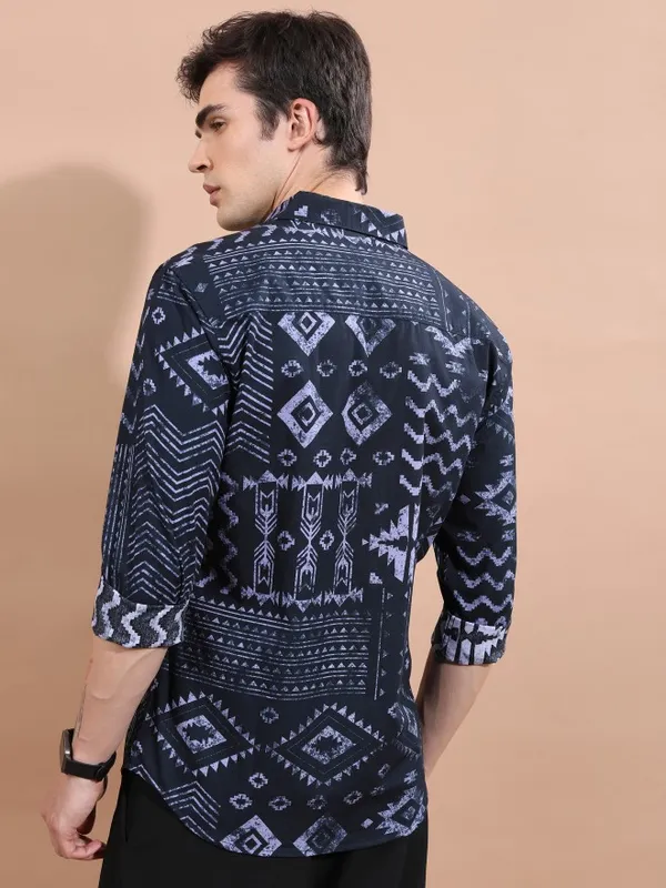  Highlander Men Navy Blue Printed Slim Fit Casual Shirts
